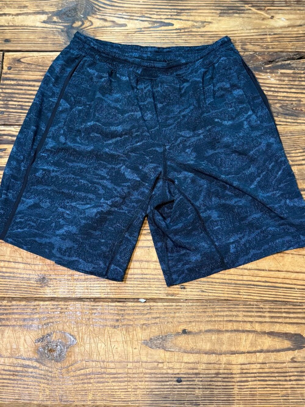 Lululemon Men's Shorts Pace Breaker Lined 9" Inseam Mens Size Large Blue Camo
